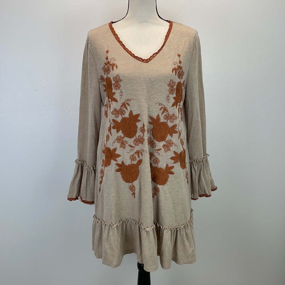 ⭐️Entro embroidered bell sleeve knit dress size M